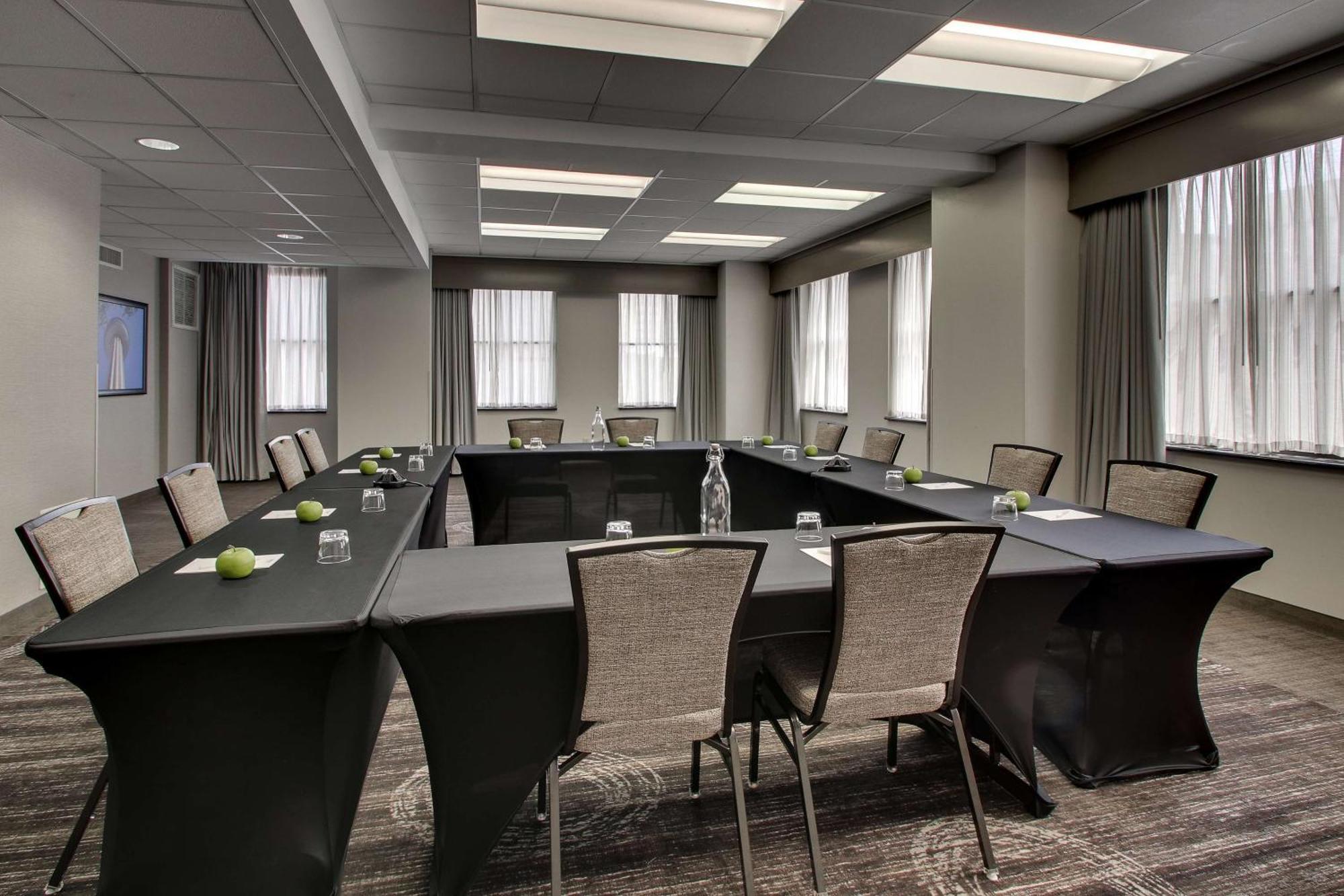 Drury Plaza Riverwalk Hotel 3*