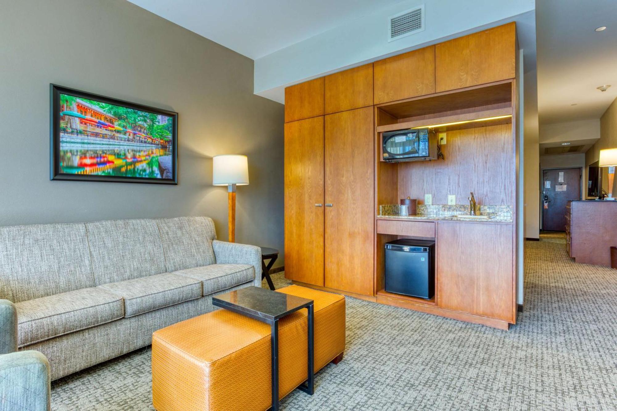 Hotel Drury Plaza Riverwalk 3*